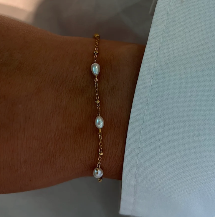 Fine pearl dot bracelet